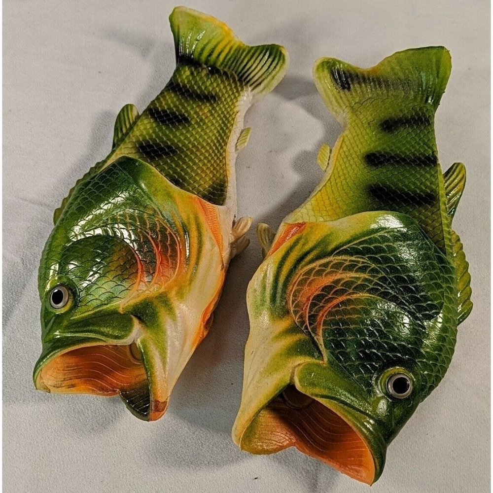 Green Bass Fish Flops Sandals Fishing Flip Flops Men's 42/43 9.5 Summer Gag Gift